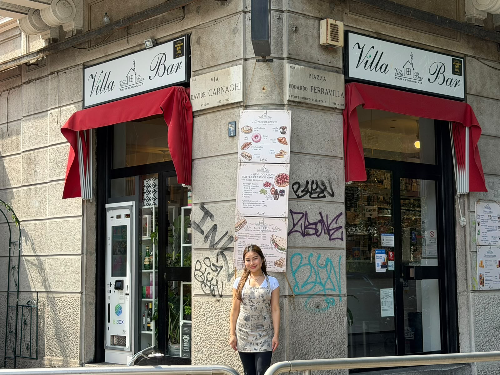 Interno caldo di un bar italiano classico